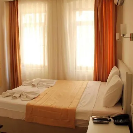 Taksim Square Hot Aparthotel 3*